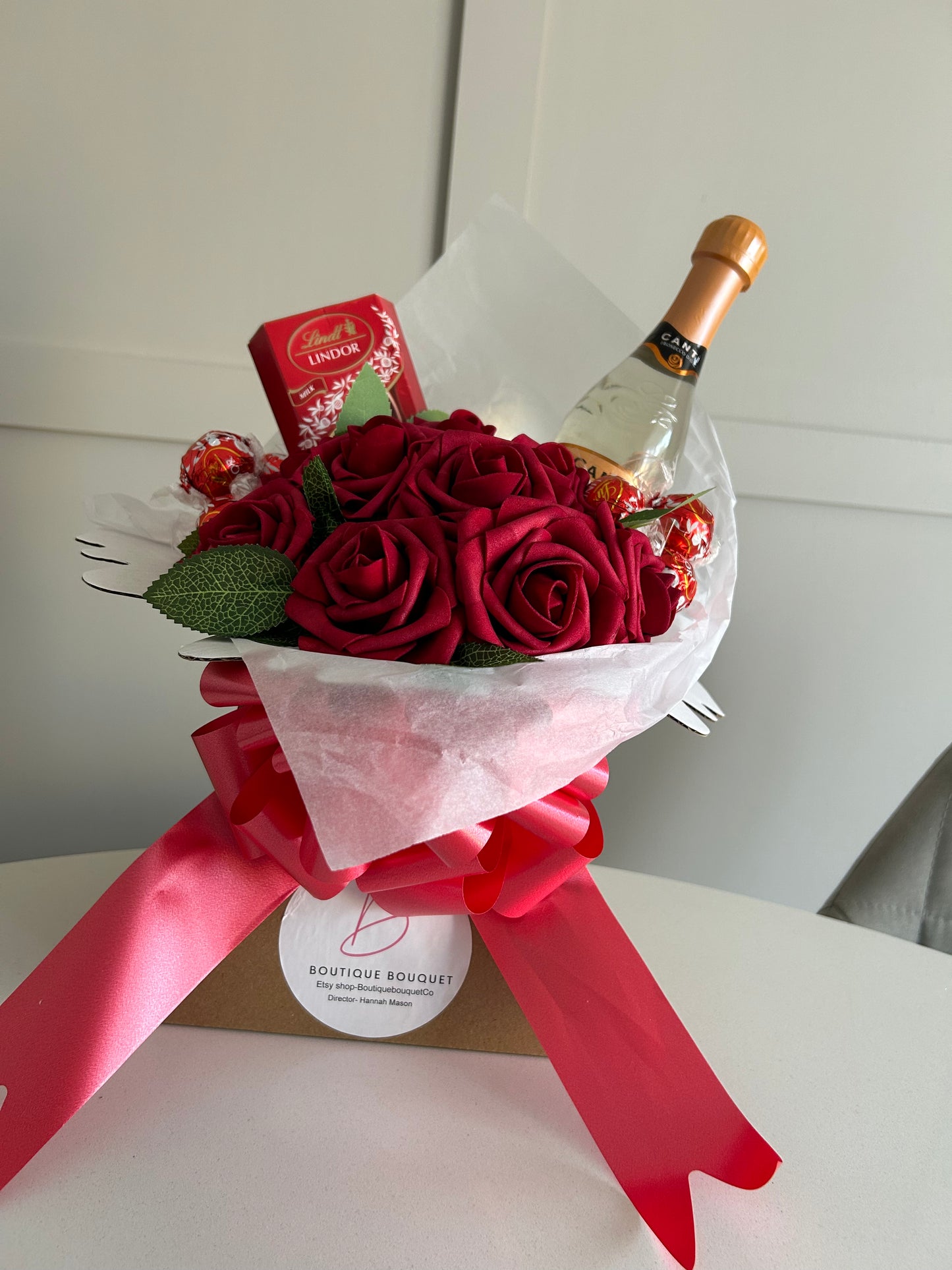 Prosecco hamper with lindt lindor and roses