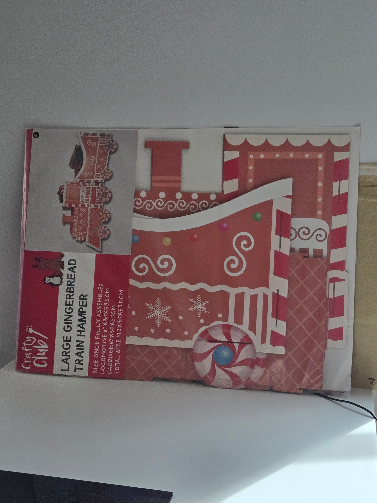 XL gingerbread present train gift train