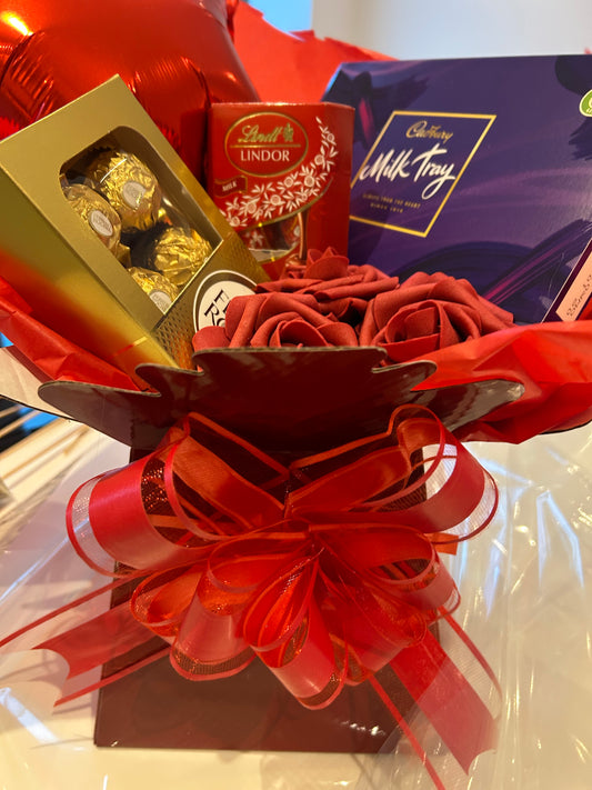 Mixed chocolate bouquet with personalised balloon